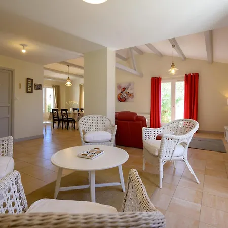 Beautiful Family House With A Large Terrace Saint-Martin-de-Ré
