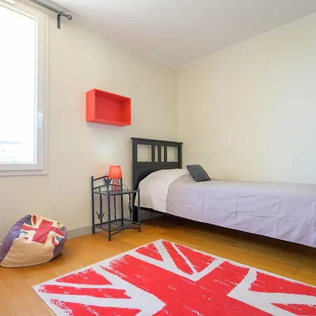 Beautiful Family House With A Large Terrace سان مارتن دو ر