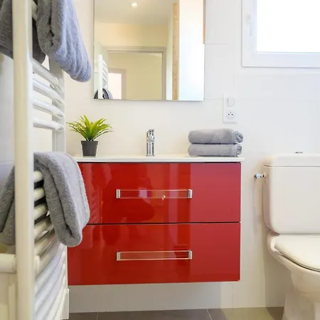 Beautiful Family House With A Large Terrace سان مارتن دو ر