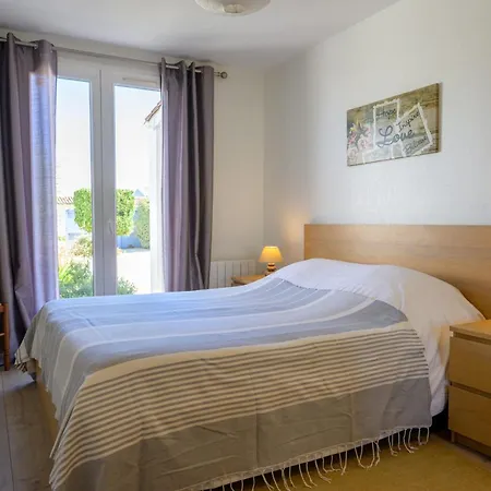 Beautiful Family House With A Large Terrace سان مارتن دو ر