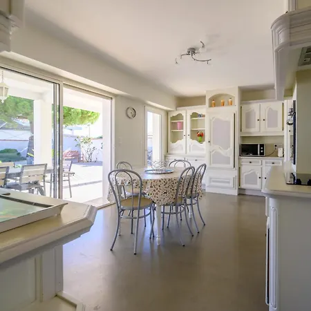 Beautiful Family House With A Large Terrace * سان مارتن دو ر