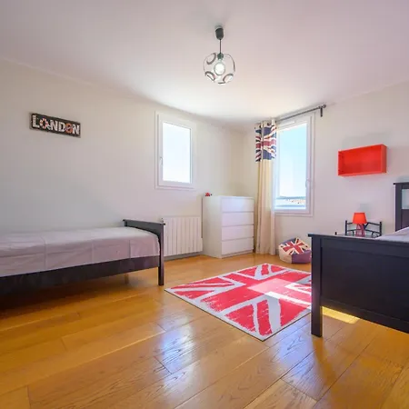 فيلة Beautiful Family House With A Large Terrace *